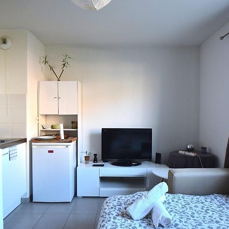 Studio Gare St Roch 1Er Etage - Air Rental Montpellier Buitenkant foto