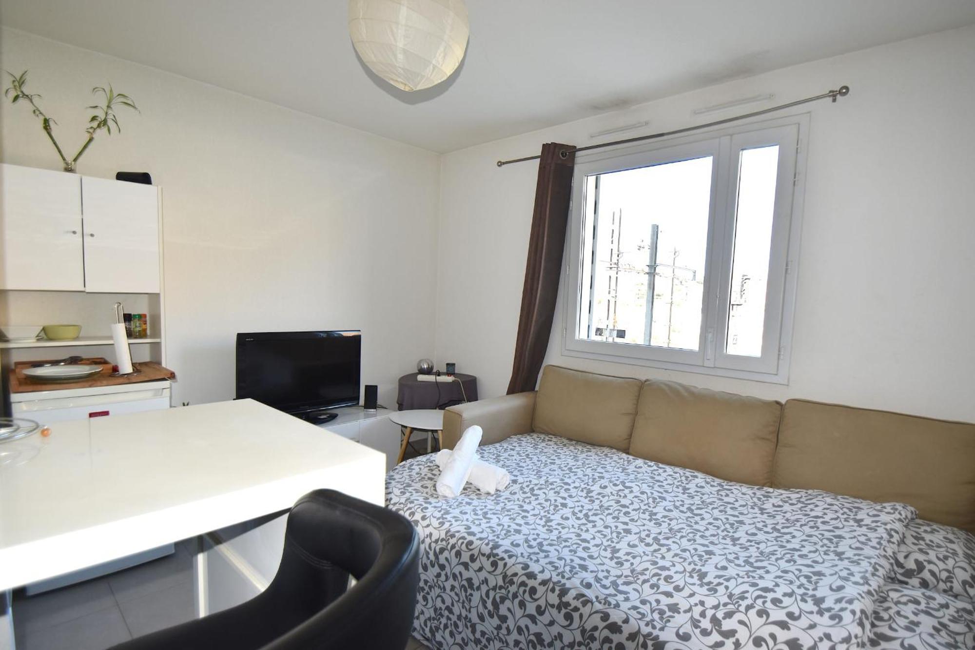 Studio Gare St Roch 1Er Etage - Air Rental Montpellier Buitenkant foto