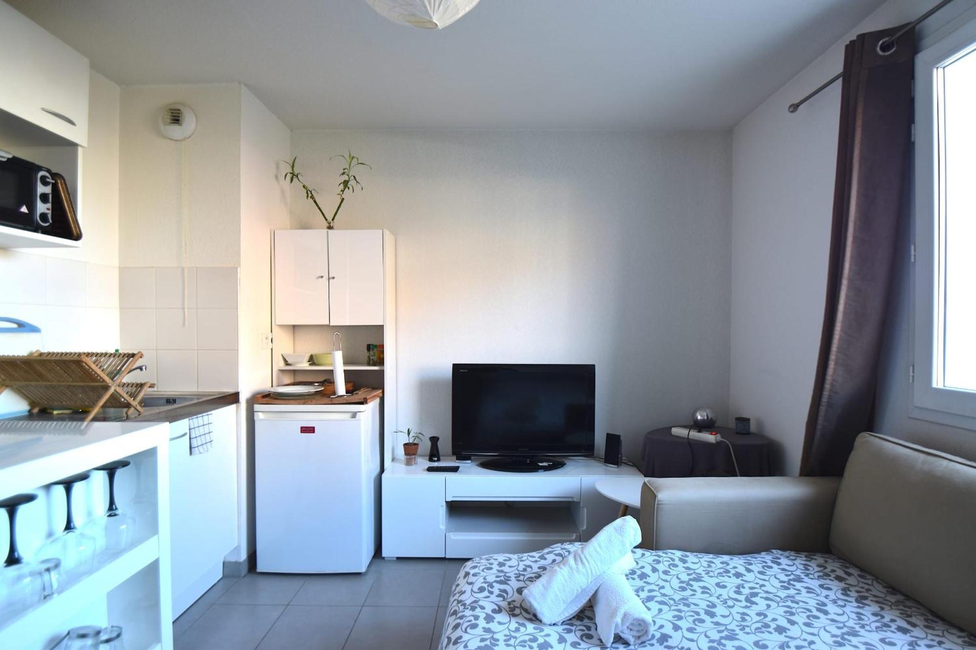 Studio Gare St Roch 1Er Etage - Air Rental Montpellier Buitenkant foto